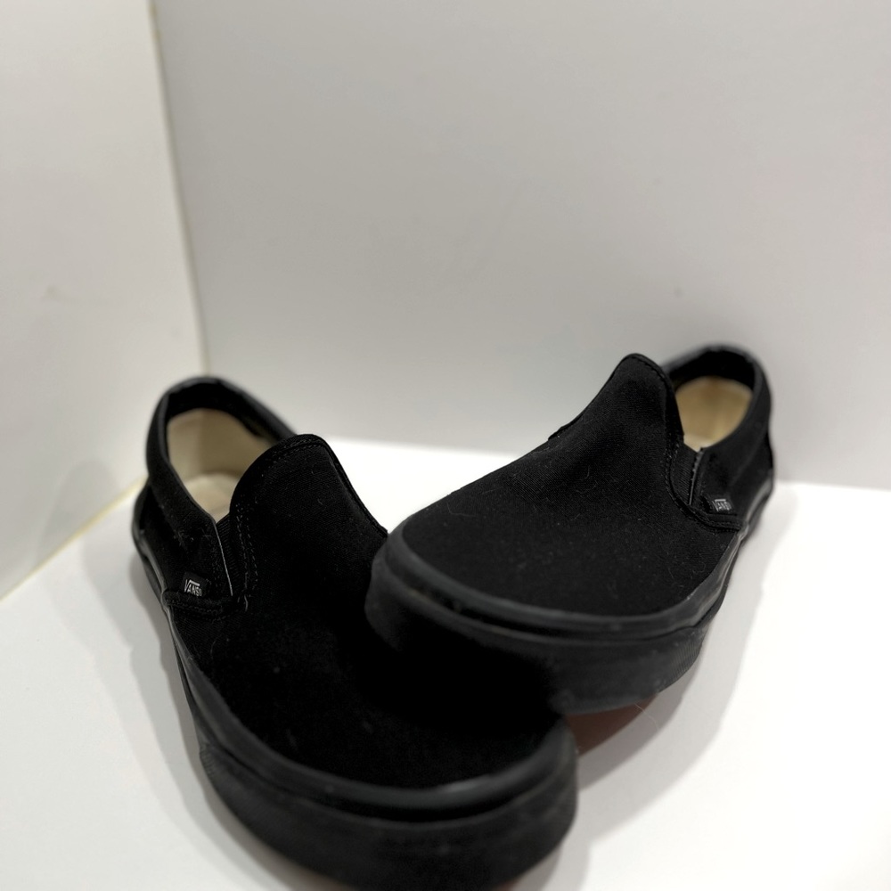 Unisex! Men’s 6.0 Women’s 7.5 Black Vans Slip Ons